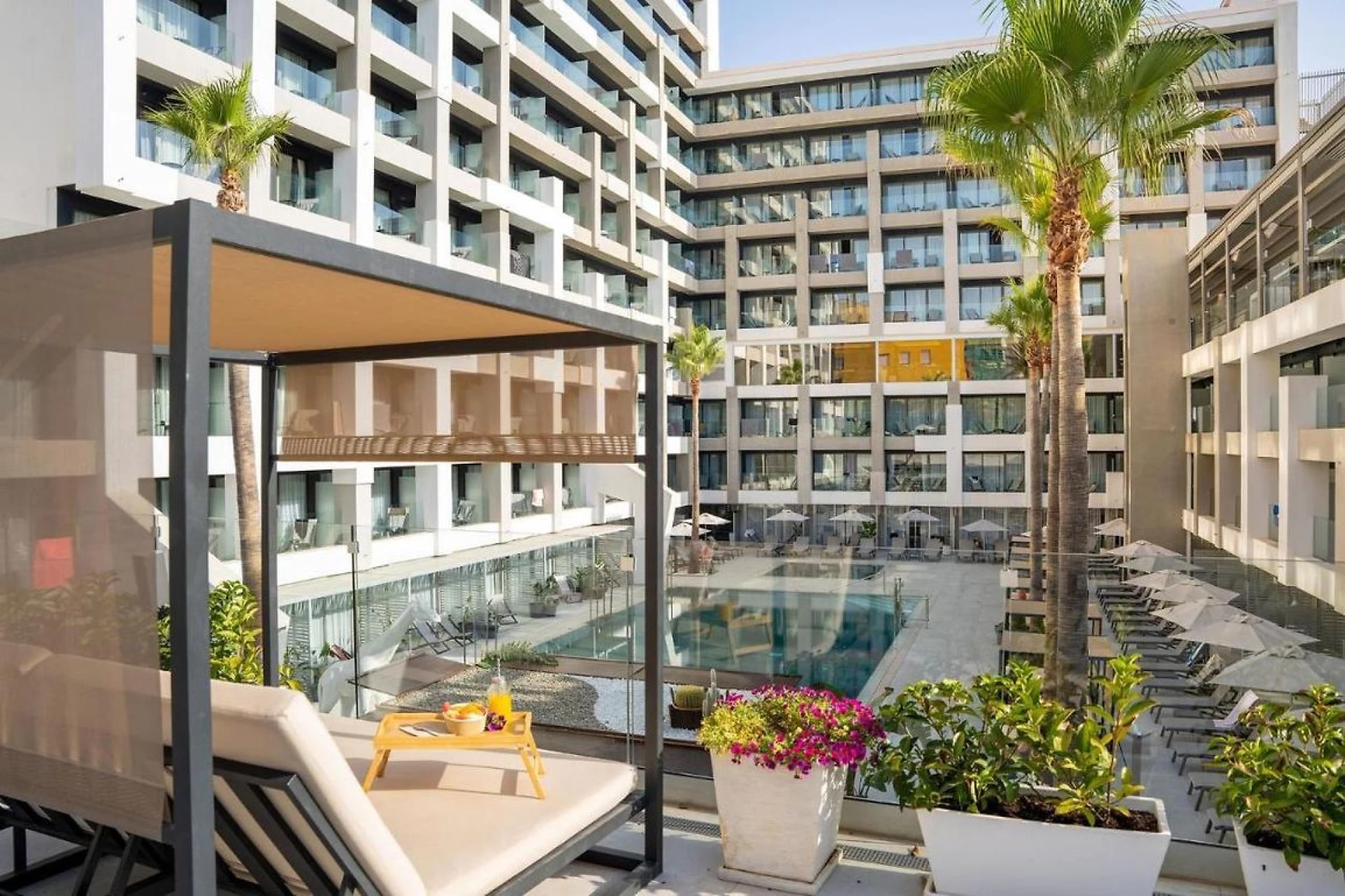Mel�a Inside Palma Bosque
