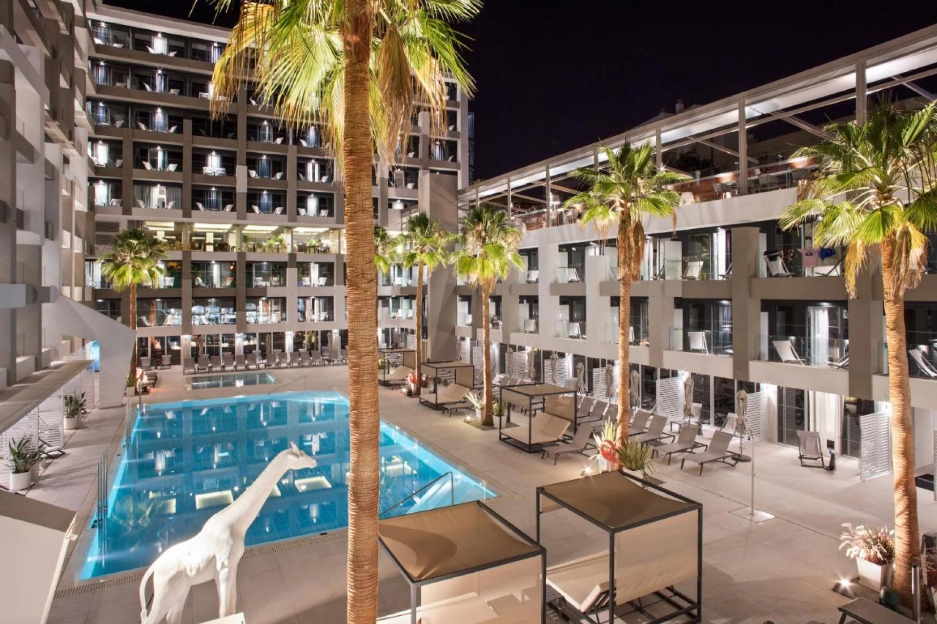 Mel�a Inside Palma Bosque