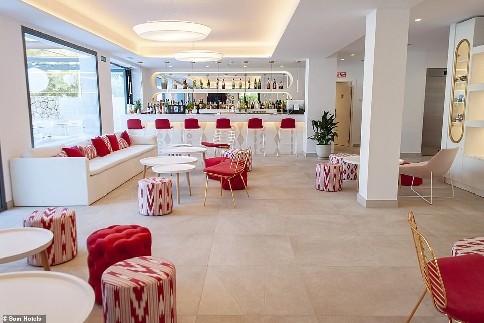 Som Dona Hotel